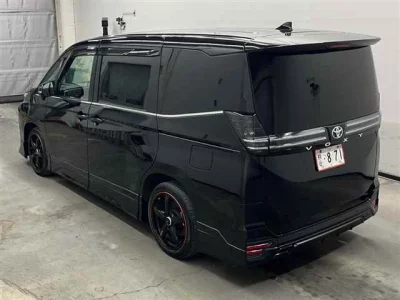 Toyota VOXY  с аукциона в Японии