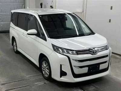 Toyota NOAH  с аукциона в Японии