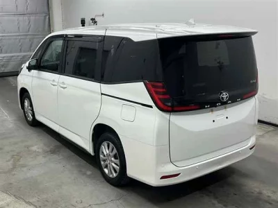 Toyota NOAH  с аукциона в Японии