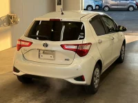 Toyota VITZ лот № 3006 оценка 4  с аукциона в Японии 1