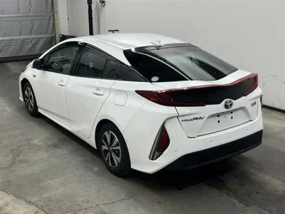 Toyota PRIUS PHV  с аукциона в Японии