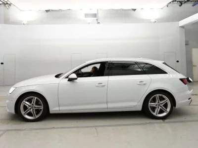 Audi A4  с аукциона в Японии