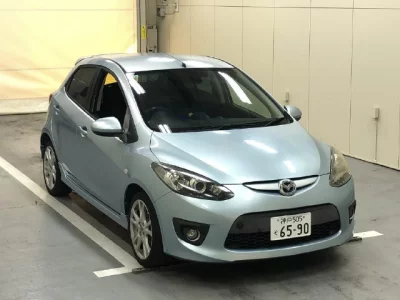 Mazda DEMIO  с аукциона в Японии