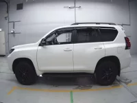 Toyota LAND CRUISER PRADO лот № 30016 оценка 4  с аукциона в Японии 3