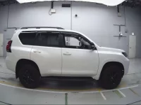 Toyota LAND CRUISER PRADO лот № 30016 оценка 4  с аукциона в Японии 2