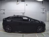 Toyota PRIUS лот № 30013 оценка 4  с аукциона в Японии 2