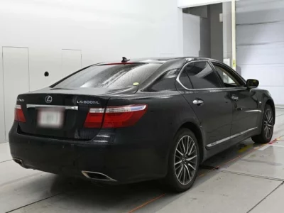 Lexus LS  с аукциона в Японии