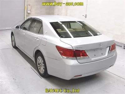 Toyota CROWN  с аукциона в Японии