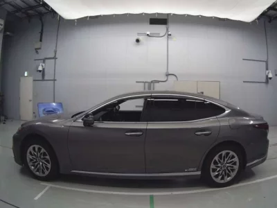 Lexus LS  с аукциона в Японии