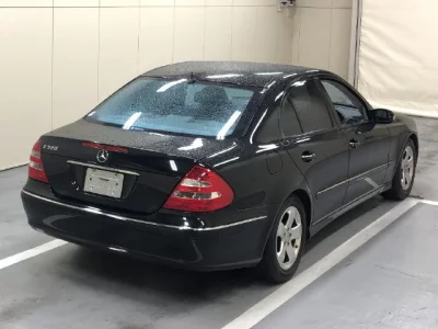 Mercedes-Benz E CLASS  с аукциона в Японии