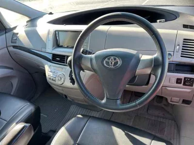 Toyota ESTIMA  с аукциона в Японии