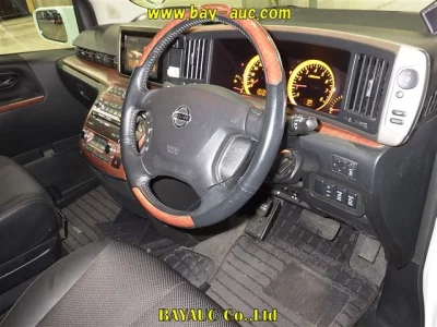 Nissan ELGRAND  с аукциона в Японии