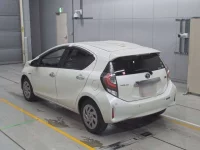 Toyota AQUA лот № 30030 оценка 3.5  с аукциона в Японии 5