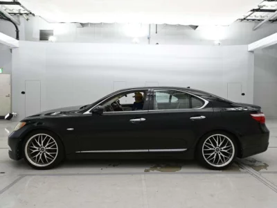 Lexus LS  с аукциона в Японии