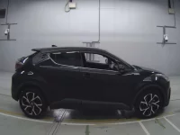 Toyota C-HR лот № 30033 оценка 4  с аукциона в Японии 2