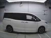 Toyota NOAH лот № 30034 оценка 4  с аукциона в Японии 2