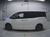 Toyota NOAH лот № 30034 оценка 4  с аукциона в Японии 3
