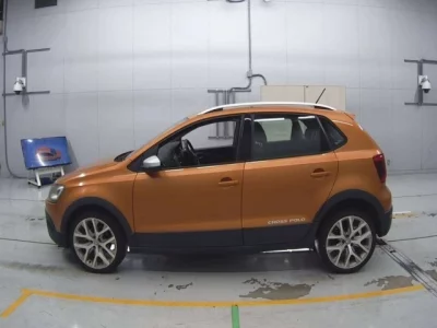 Volkswagen CROSS POLO  с аукциона в Японии