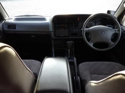 Toyota HIACE  с аукциона в Японии