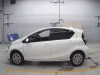 Toyota AQUA лот № 30048 оценка RA  с аукциона в Японии 3