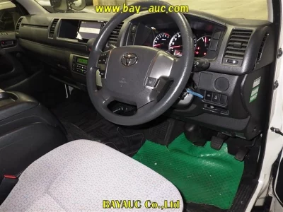 Toyota HIACE  с аукциона в Японии