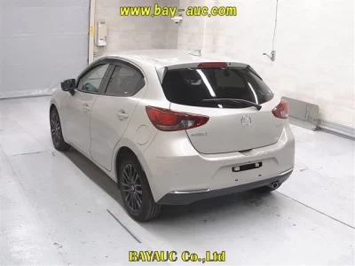 Mazda MAZDA2  с аукциона в Японии