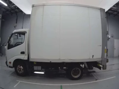 Toyota DYNA  с аукциона в Японии