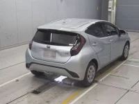 Toyota AQUA лот № 30051 оценка 4  с аукциона в Японии 1