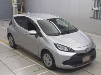 Toyota AQUA лот № 30051 оценка 4  с аукциона в Японии 4
