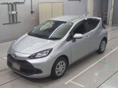 Toyota AQUA  с аукциона в Японии