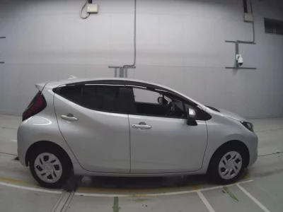 Toyota AQUA  с аукциона в Японии