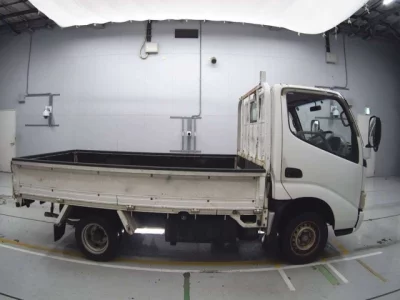 Toyota DYNA  с аукциона в Японии