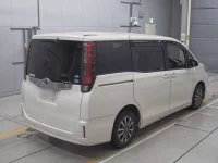Toyota NOAH лот № 90029 оценка R  с аукциона в Японии 1