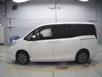 Toyota NOAH лот № 90029 оценка R  с аукциона в Японии 3
