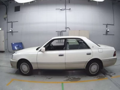 Toyota CROWN  с аукциона в Японии