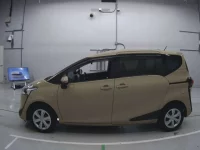 Toyota SIENTA лот № 30070 оценка 3.5  с аукциона в Японии 3