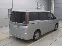 Toyota NOAH лот № 30076 оценка 4  с аукциона в Японии 1