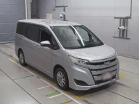 Toyota NOAH лот № 30076 оценка 4  с аукциона в Японии 4