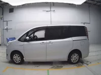Toyota NOAH лот № 30076 оценка 4  с аукциона в Японии 3