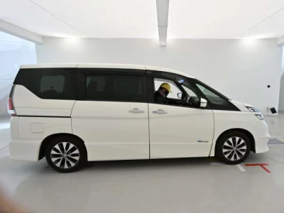 Nissan SERENA  с аукциона в Японии