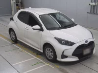 Toyota YARIS лот № 30082 оценка RA  с аукциона в Японии 4