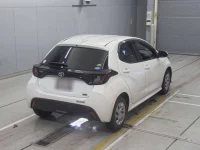 Toyota YARIS лот № 30082 оценка RA  с аукциона в Японии 1