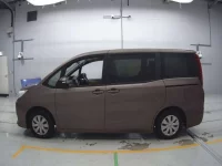 Toyota NOAH лот № 30080 оценка R  с аукциона в Японии 3