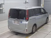 Toyota NOAH лот № 30081 оценка 4  с аукциона в Японии 1