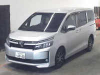 Toyota VOXY лот № 2553 оценка R  с аукциона в Японии 3