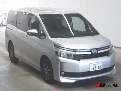 Toyota VOXY  с аукциона в Японии