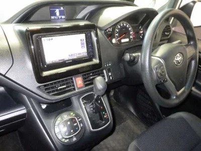 Toyota VOXY  с аукциона в Японии
