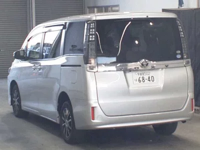 Toyota VOXY  с аукциона в Японии