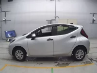 Toyota AQUA лот № 30083 оценка R  с аукциона в Японии 3