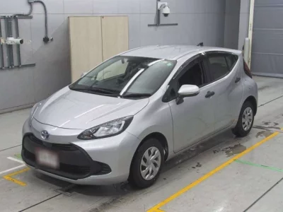 Toyota AQUA  с аукциона в Японии